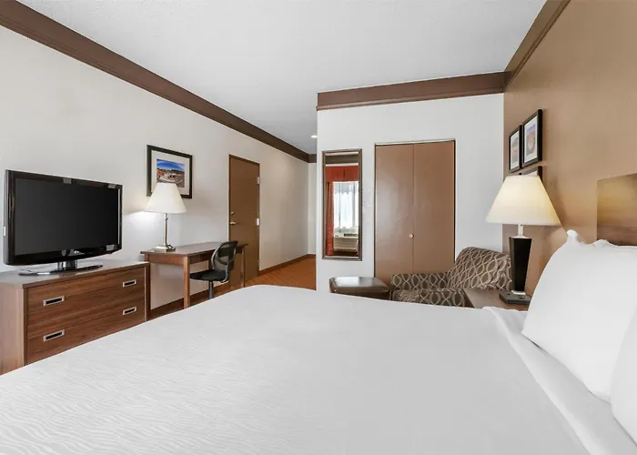 Western Tolleson 2* Phoenix